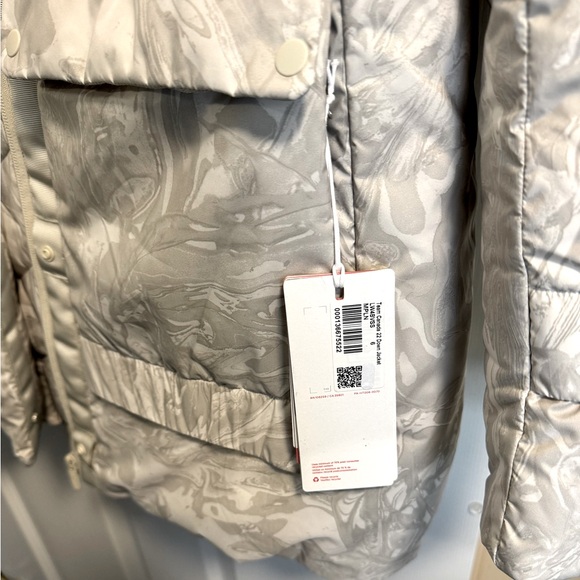 lululemon Team Canada Down Jacket size 6 - Picture 10 of 16